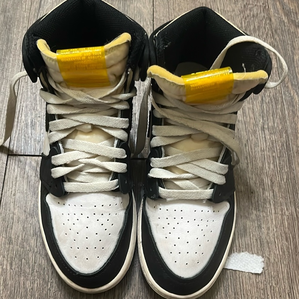 AJ1 Volt/Gold